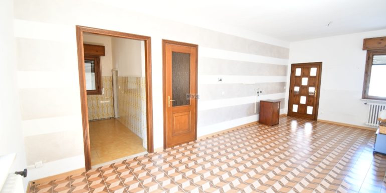 sala con logo