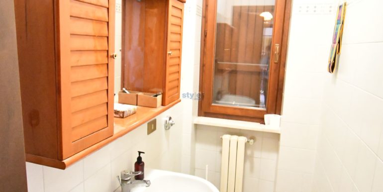 bagno di servizio con logo
