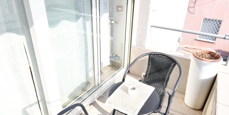 balcone con logo