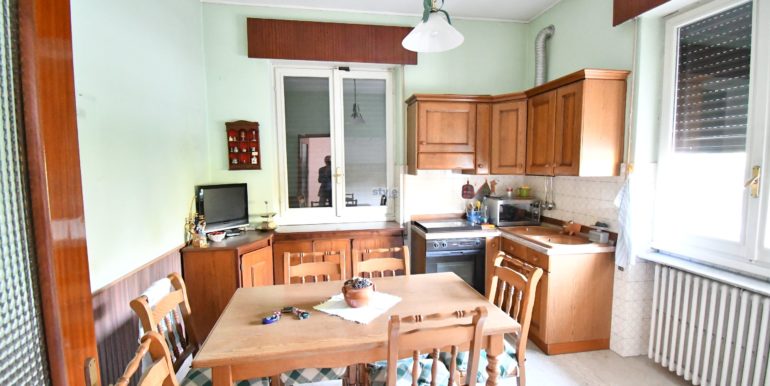 cucina abitabile con logo