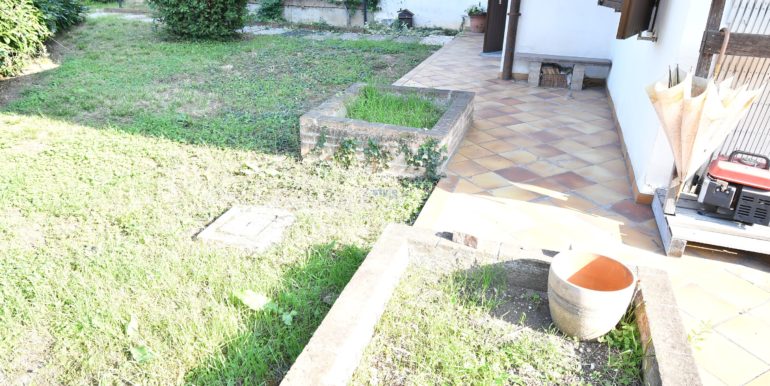 giardino con logo