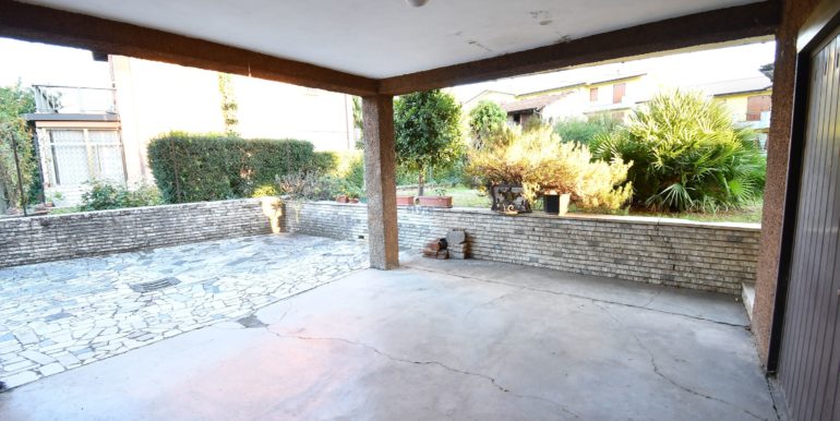 portico con logo