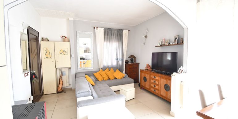 sala con logo
