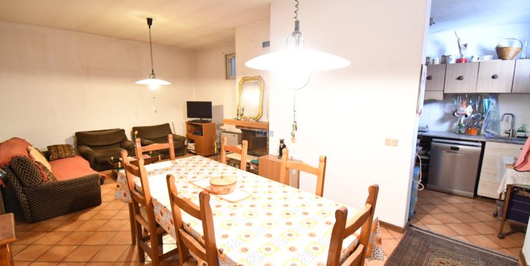 taverna con cucina con logo