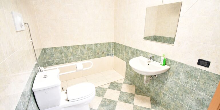 bagno con doccia 1 con logo