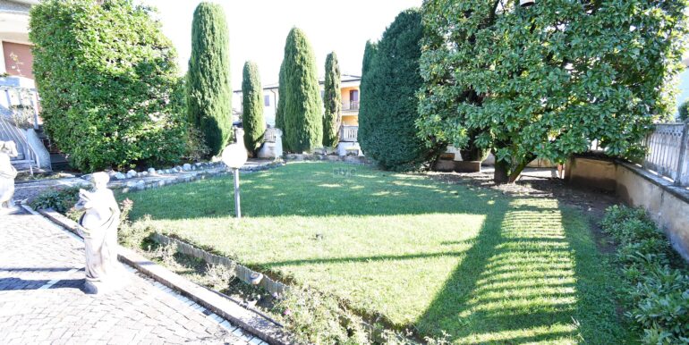 giardino con logo