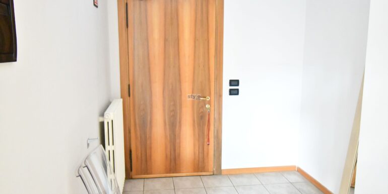 ingresso con logo