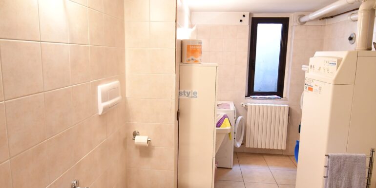 bagno interrato con logo