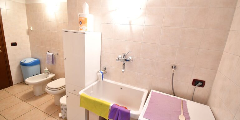 bagno lavanderia con logo