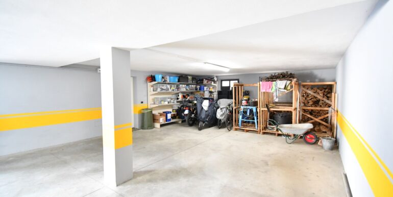 garage con logo - Copia